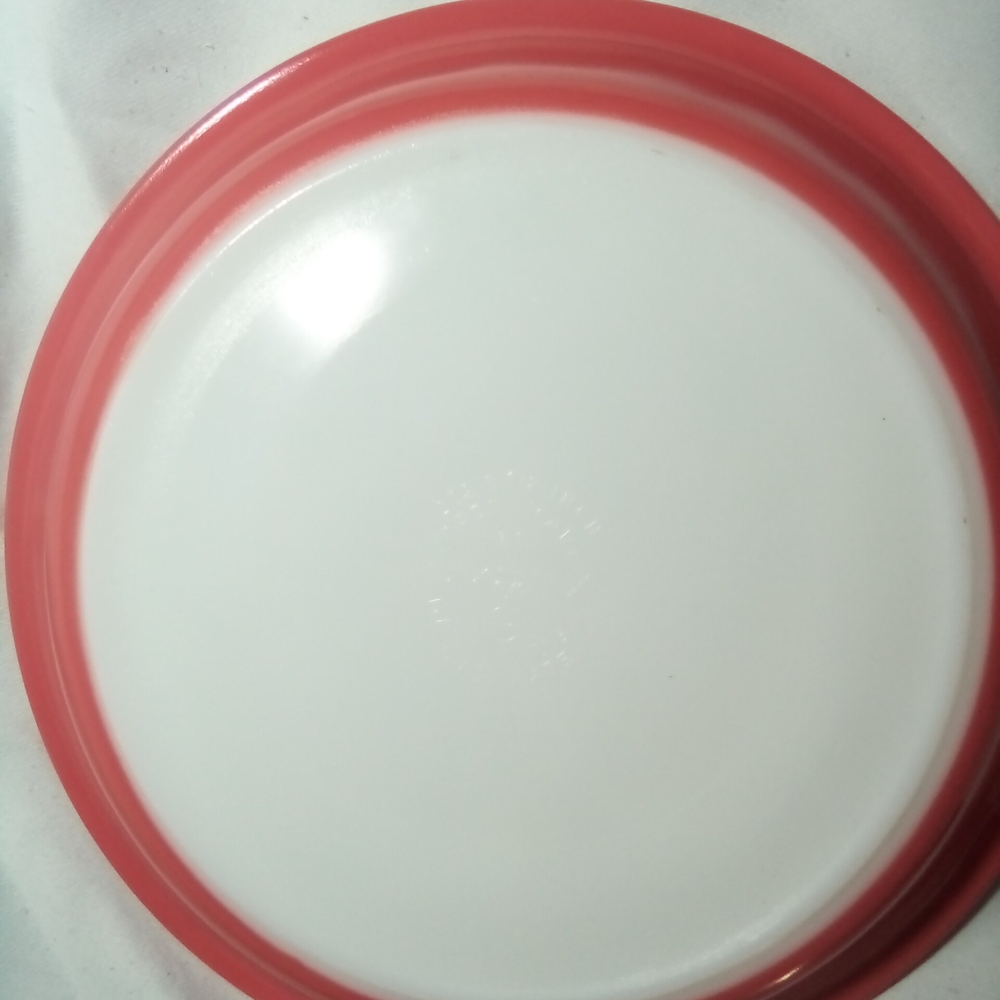 209 8 1/2 Pie Pan By Pyrex Ovenware In Flamingo Pink
